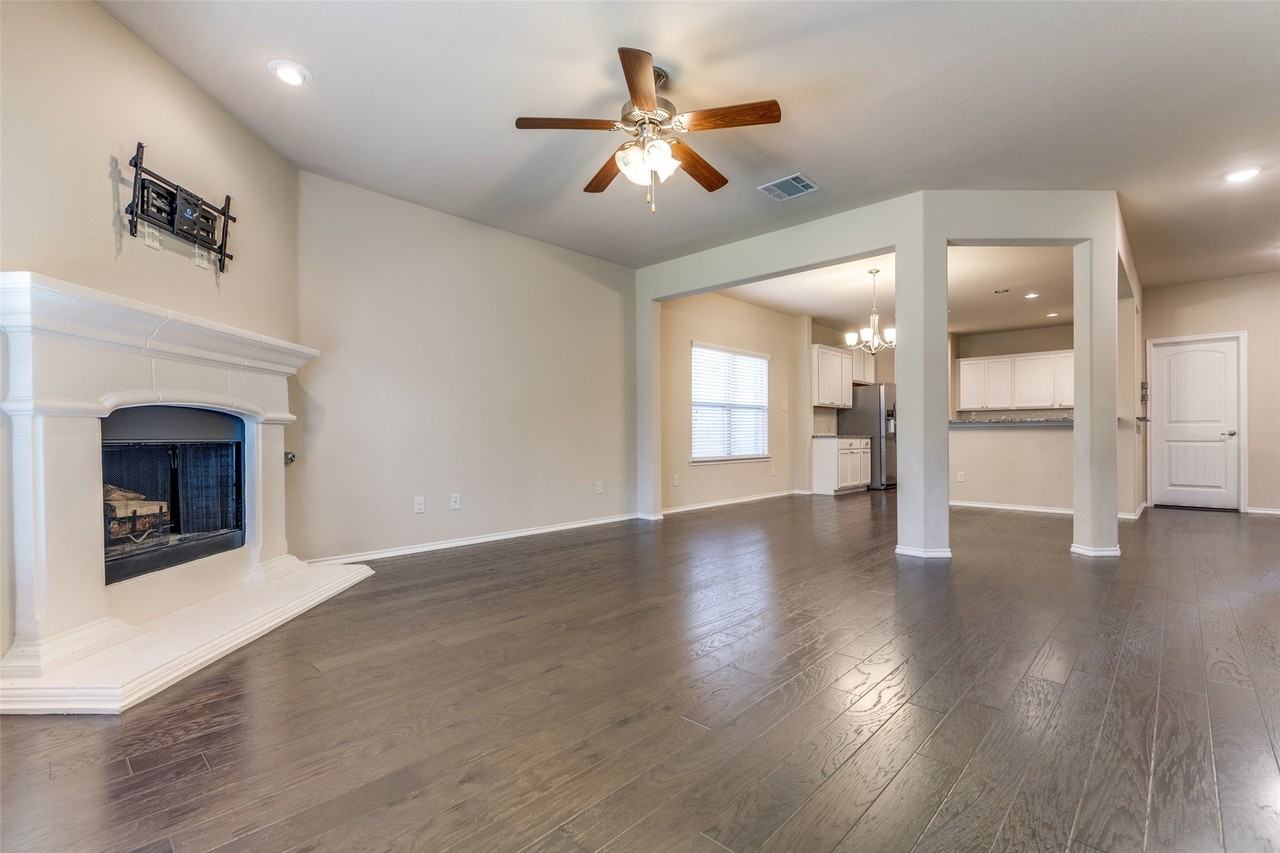 9905 Beaver Dam Ln - Photo 3 of 12