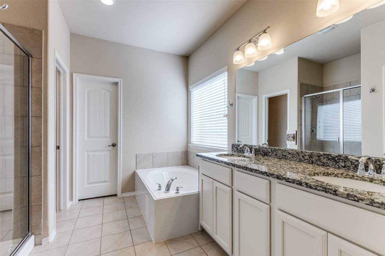 9905 Beaver Dam Ln - Photo 7 of 12