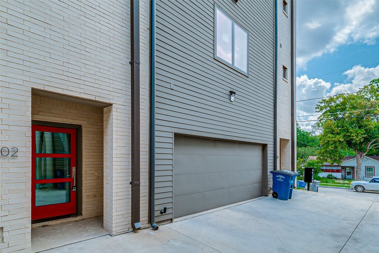 2707 Kimsey Dr #101 - Photo 3 of 33
