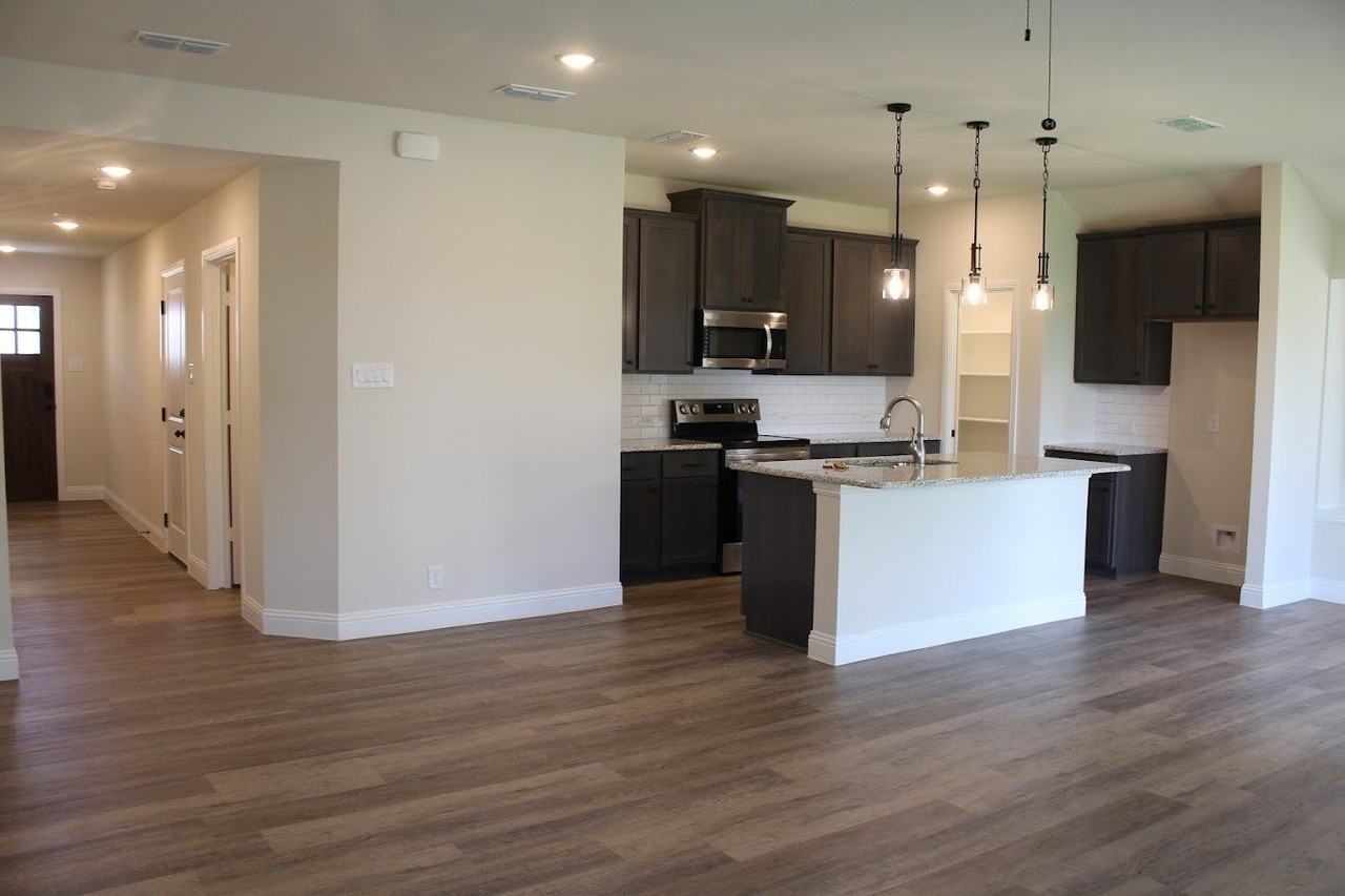 102 Walnut St - Photo 3 of 13