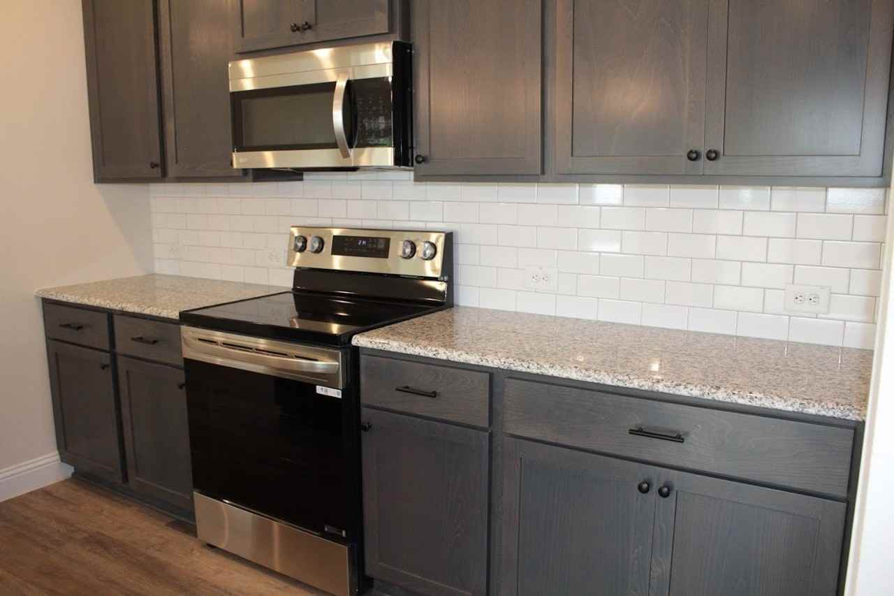 102 Walnut St - Photo 4 of 13
