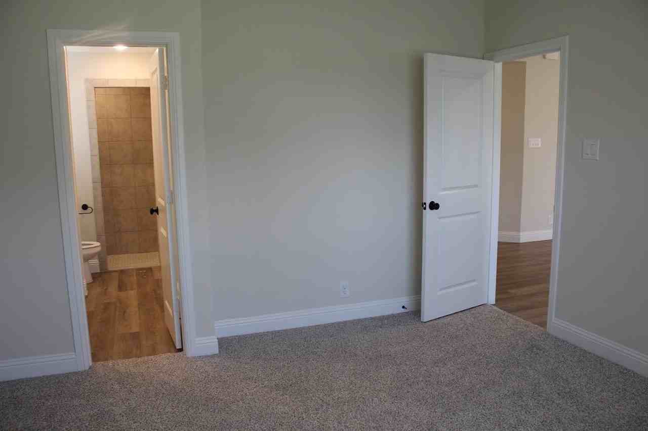 102 Walnut St - Photo 7 of 13