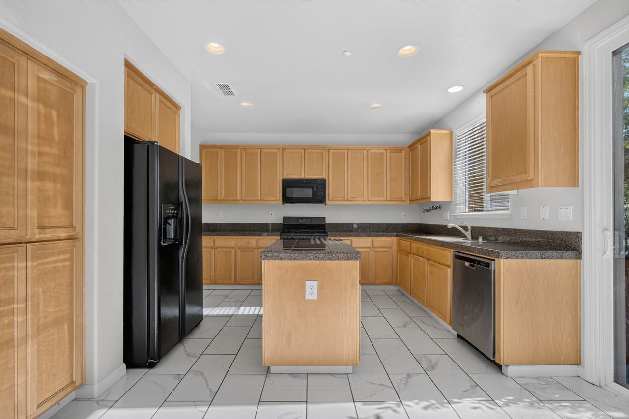 5858 Hazelwood Cmn #1 - Photo 3 of 10
