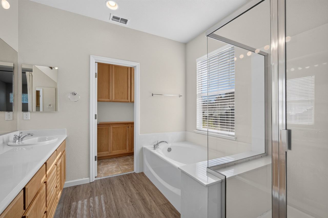 5858 Hazelwood Cmn #1 - Photo 7 of 10