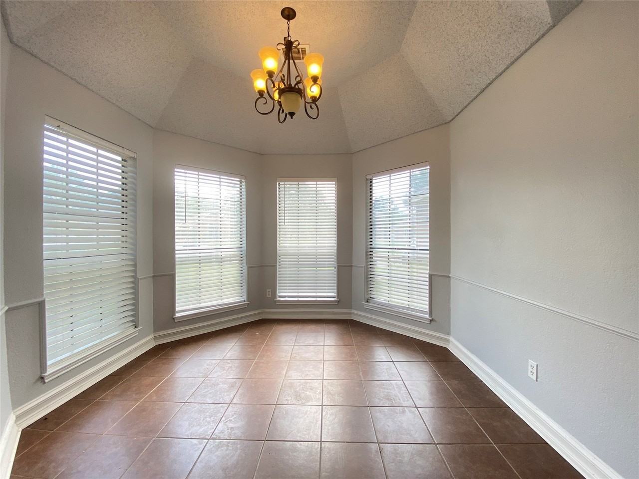 4131 Crossgate Ct - Photo 4 of 27