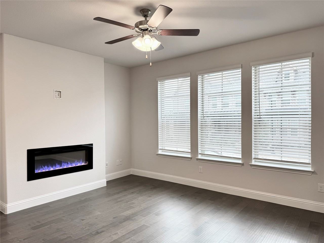 7837 Bayside Dr - Photo 3 of 26
