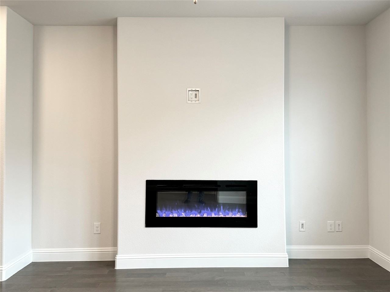 7837 Bayside Dr - Photo 4 of 26