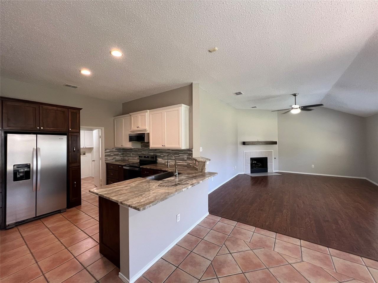 304 E Clover Park Dr - Photo 6 of 36