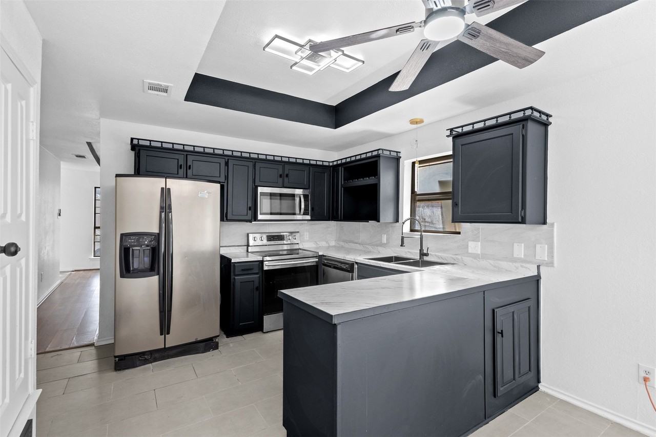 5349 Northridge Blvd - Photo 4 of 16