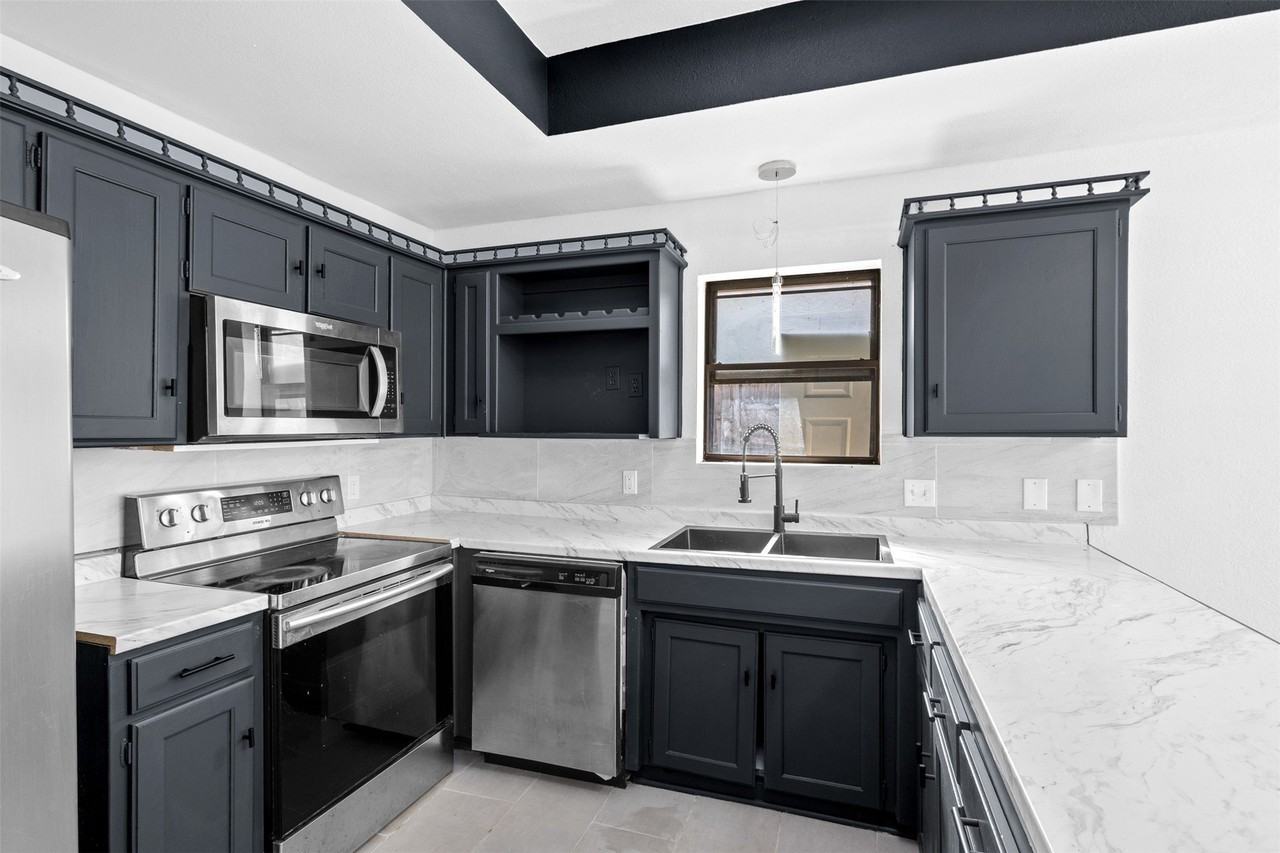 5349 Northridge Blvd - Photo 5 of 16