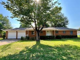 1005 Oakwood Ln - Photo 1 of 1