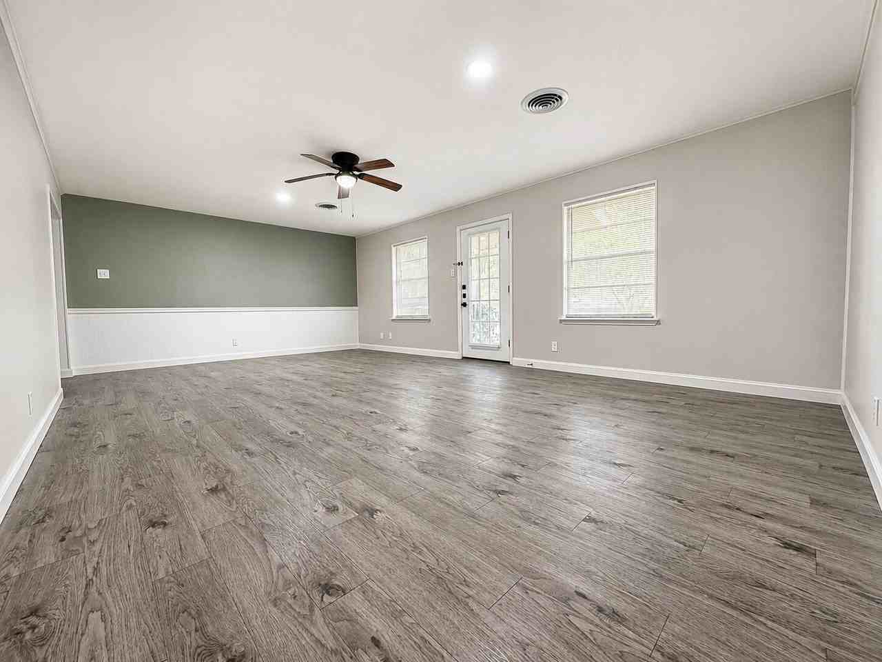 1005 Oakwood Ln - Photo 5 of 29