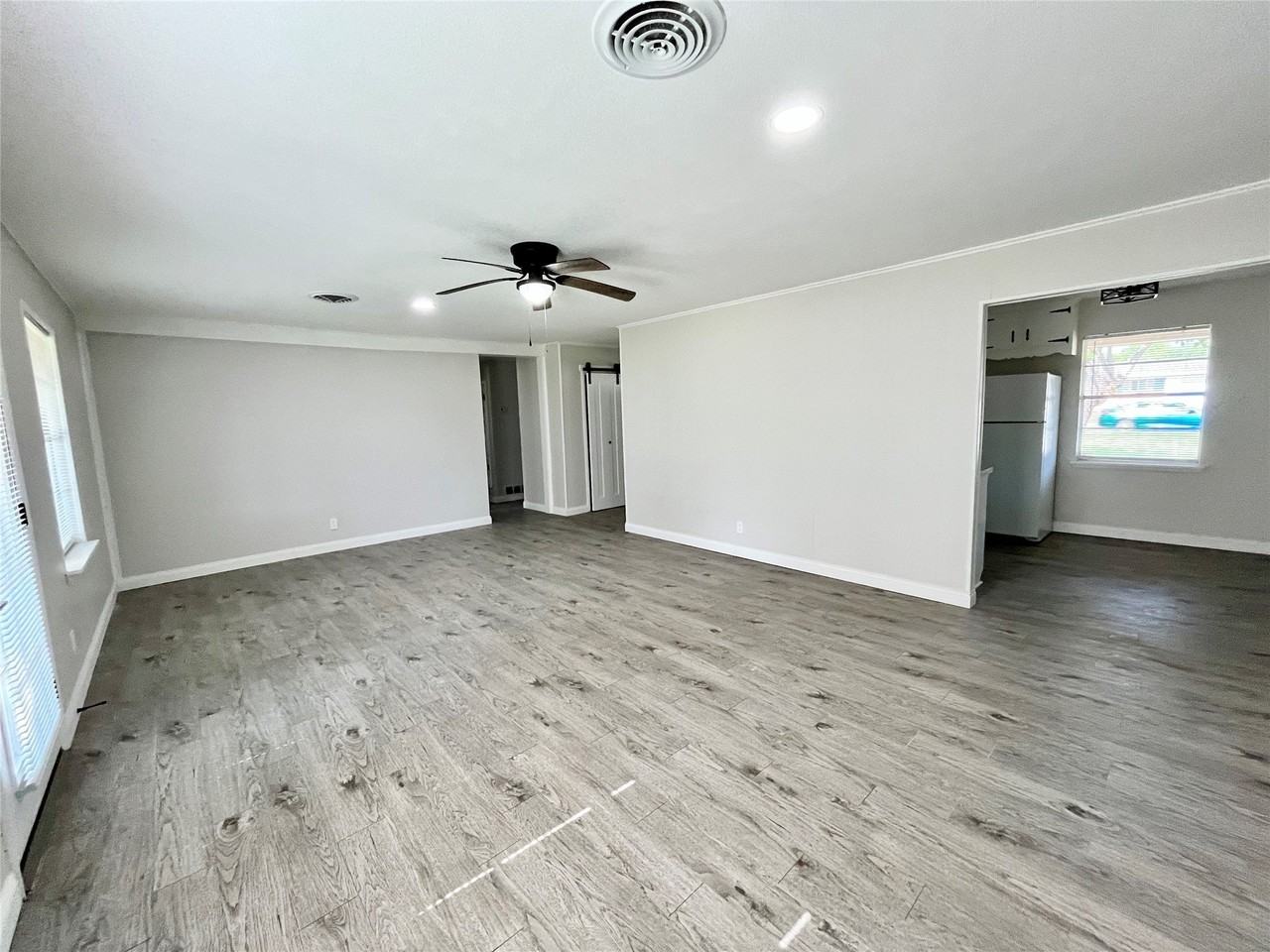 1005 Oakwood Ln - Photo 6 of 29