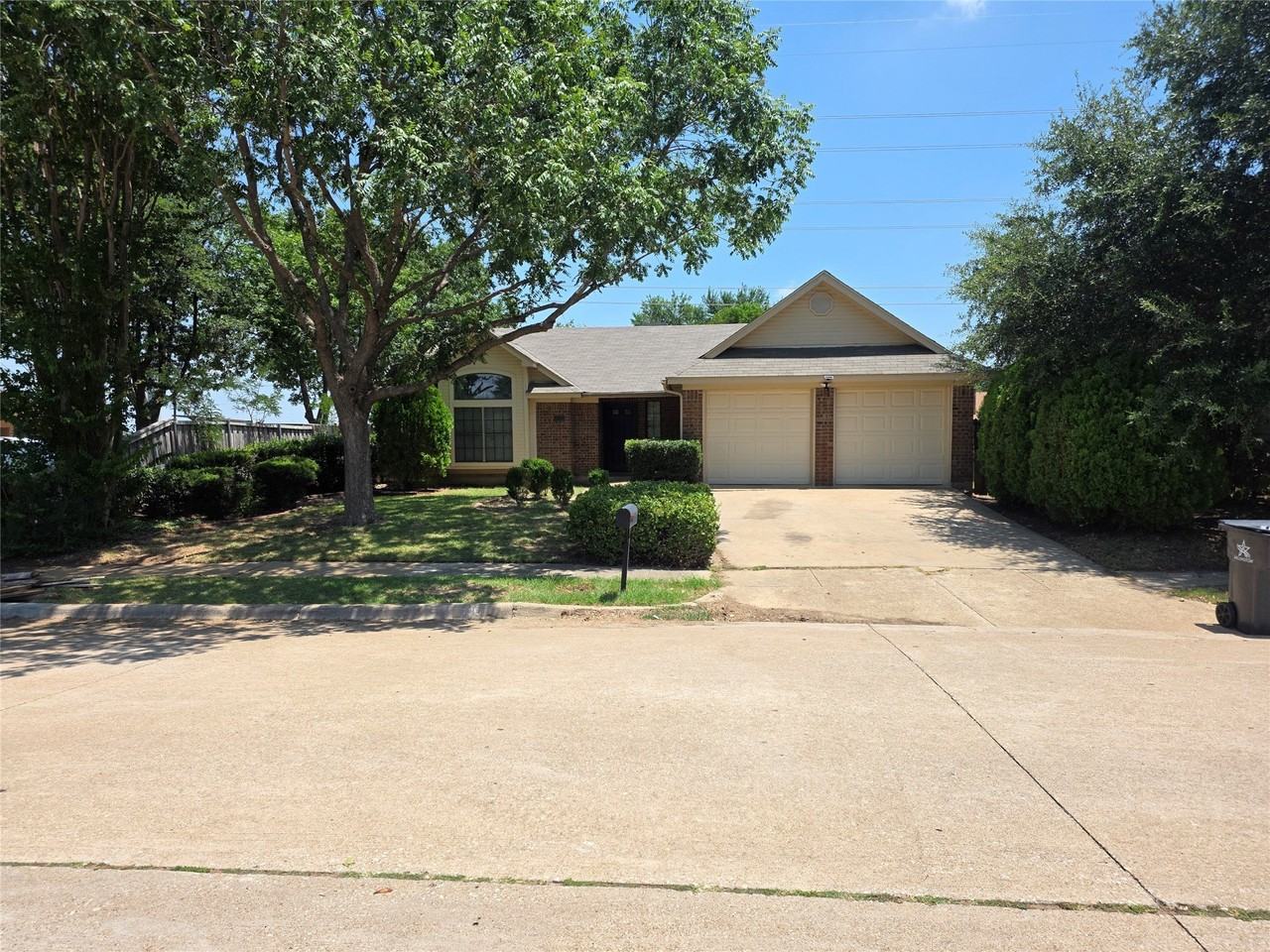 4735 Hollow Tree Dr