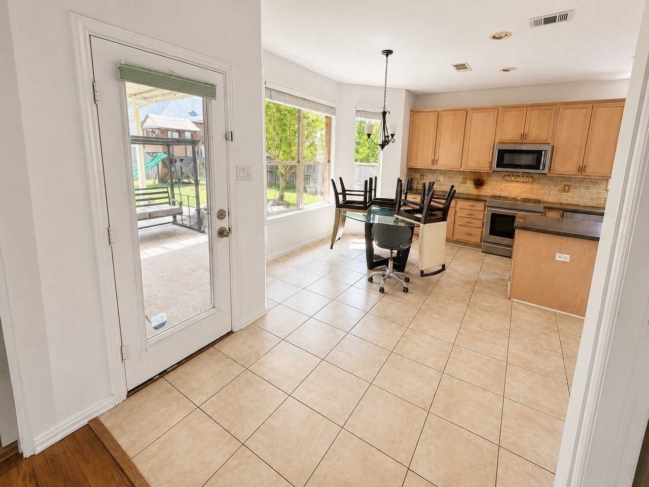 1818 Lake Texoma Cir - Photo 6 of 26