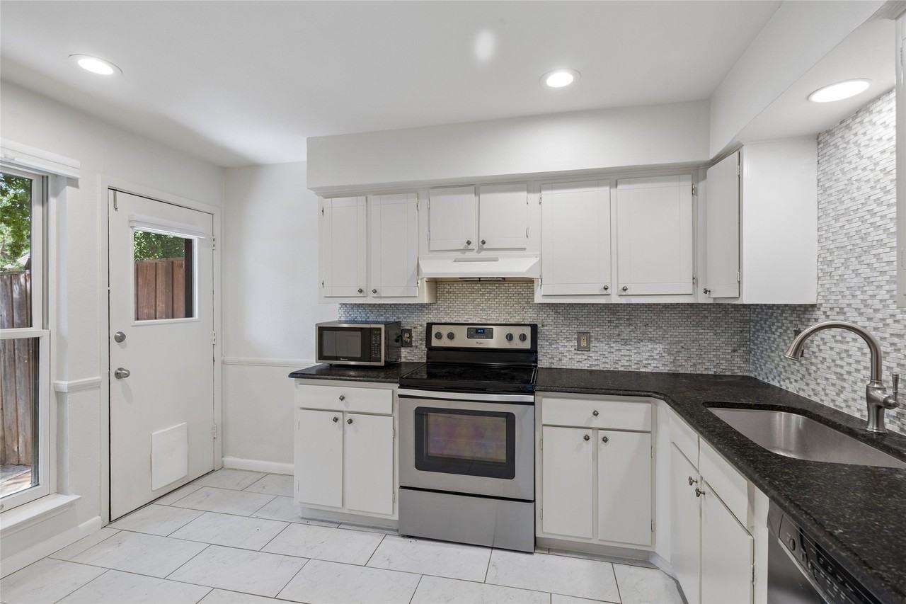 7518 Woodthrush Dr #17 - Photo 4 of 15