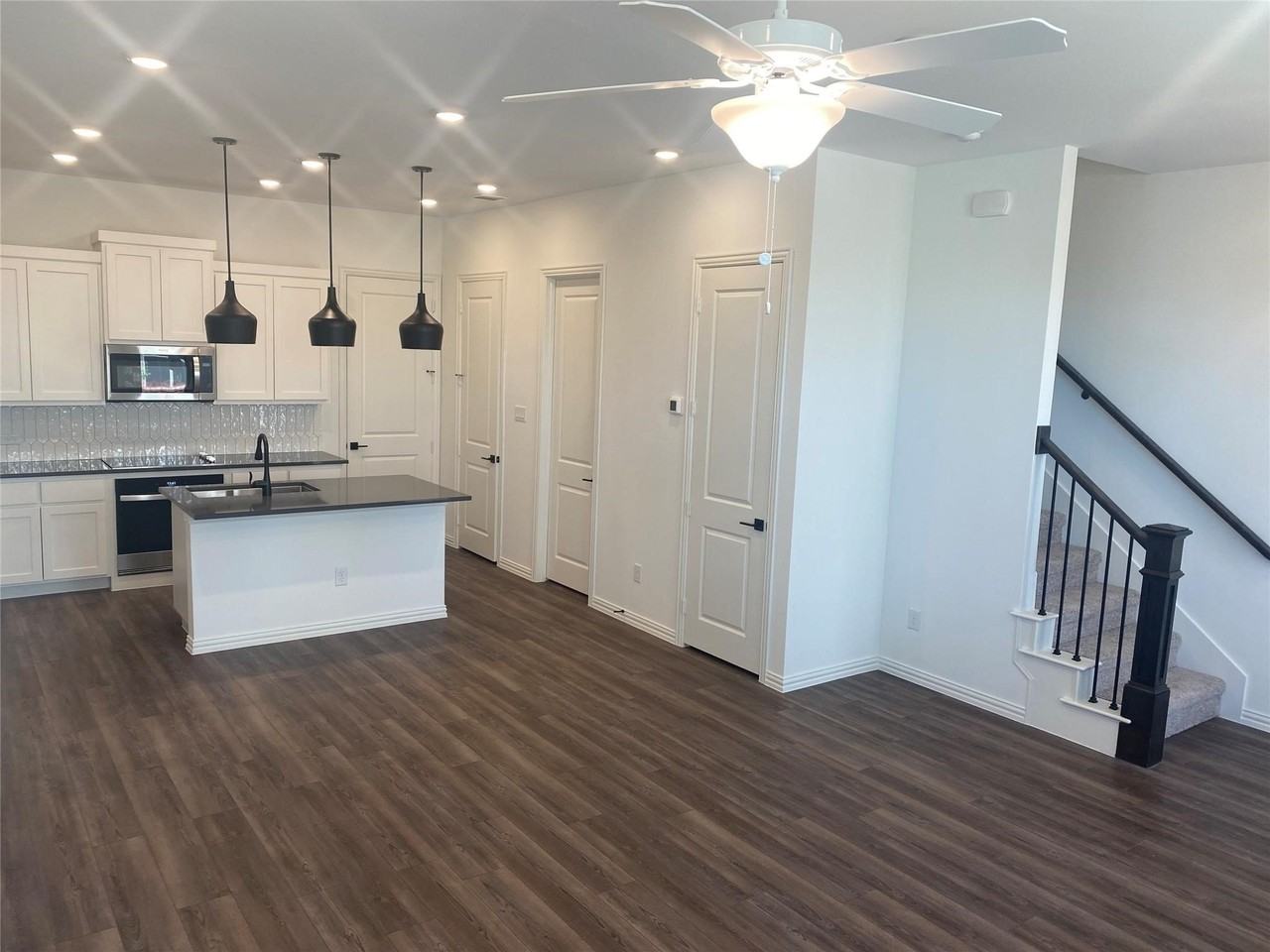7557 Laburnam Rd - Photo 3 of 16