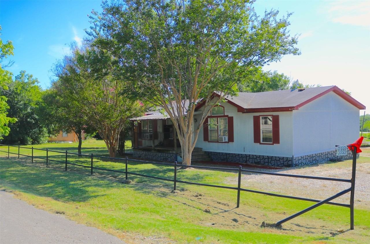 3033 County Road 743 - Photo 2 of 13