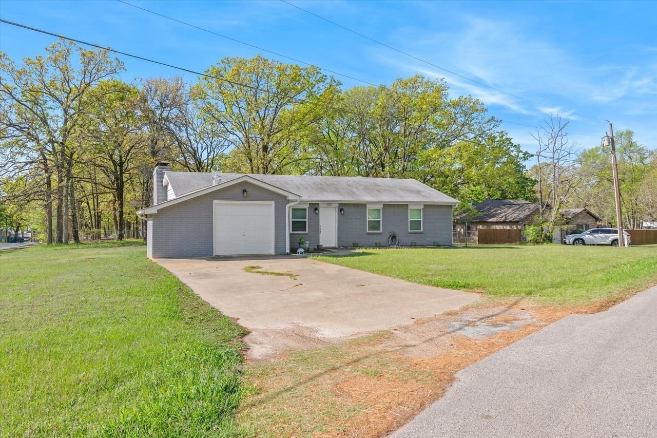 123 Harmon Rd - Photo 4 of 36