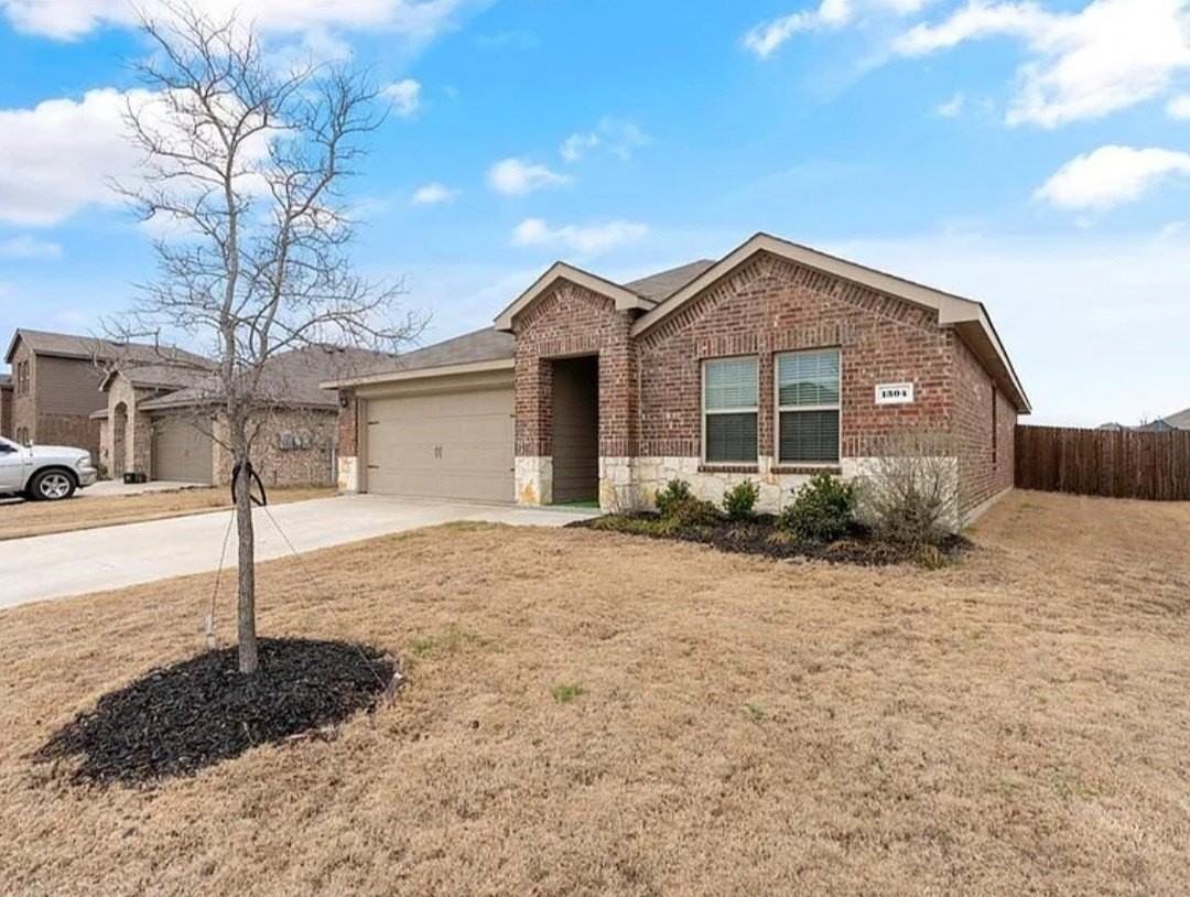 1304 Lowhill Dr - Photo 2 of 26