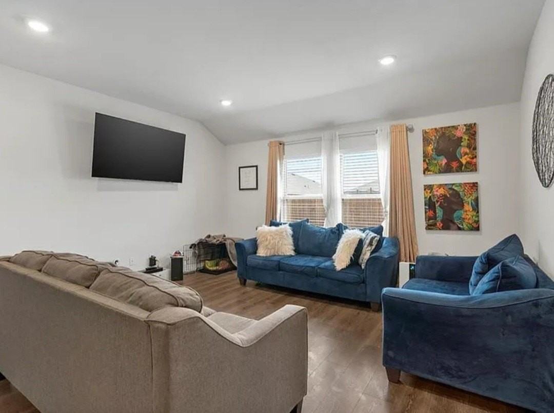 1304 Lowhill Dr - Photo 5 of 26