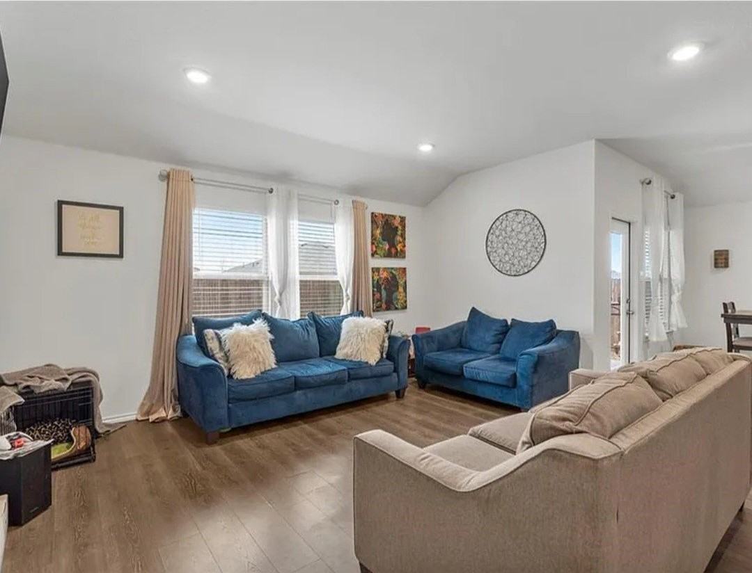 1304 Lowhill Dr - Photo 6 of 26
