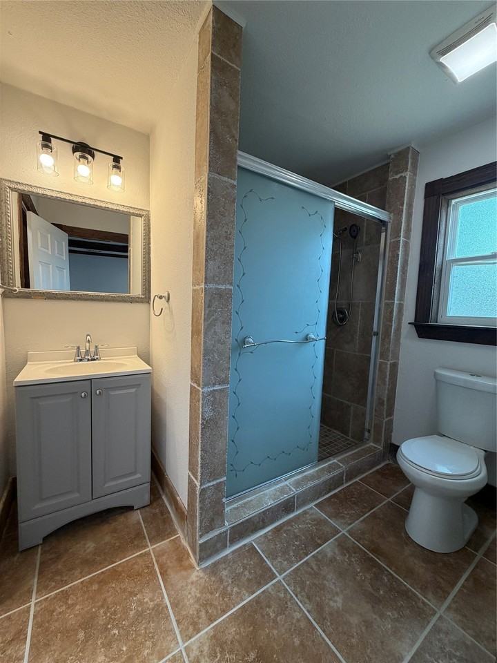 401 E Miller Rd - Photo 6 of 10