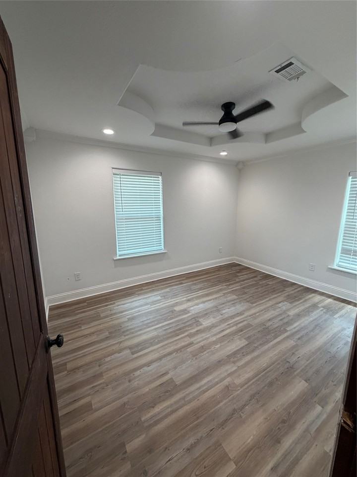 401 E Miller Rd - Photo 7 of 10