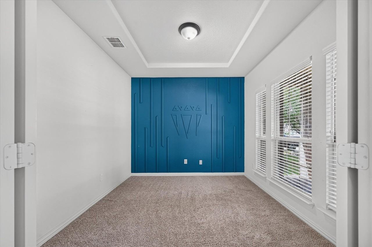 9813 Amaranth Dr - Photo 5 of 32