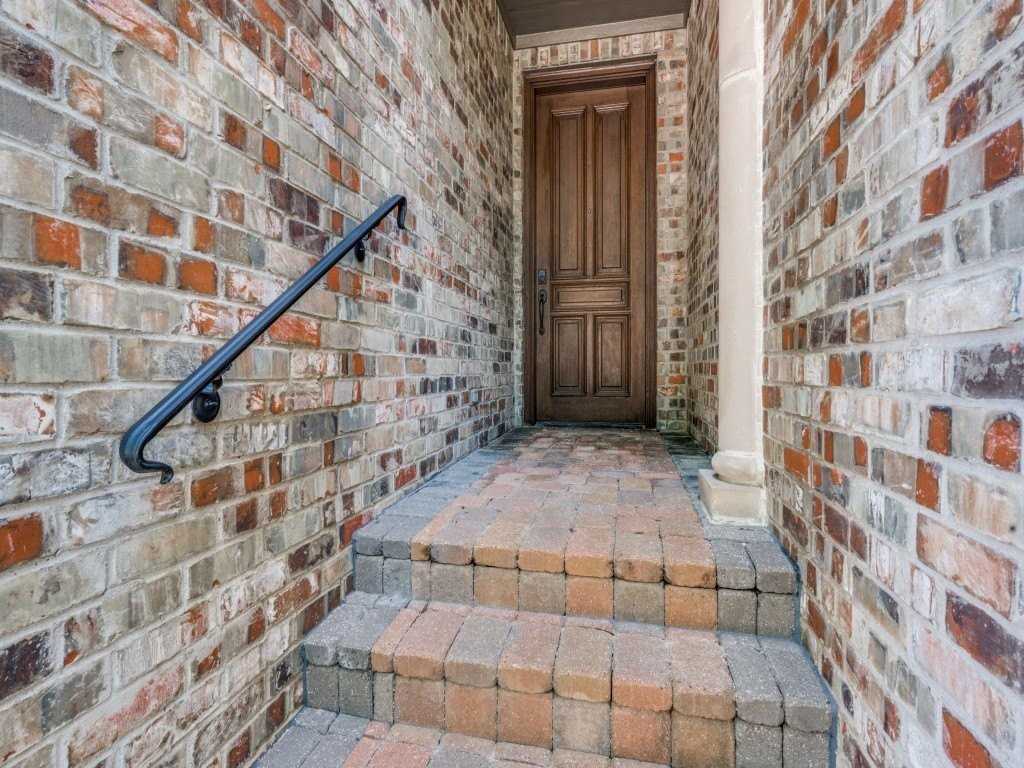 736 Rockingham Dr - Photo 3 of 30