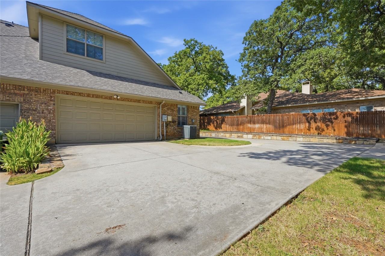 1408 Hampton Rd - Photo 3 of 38