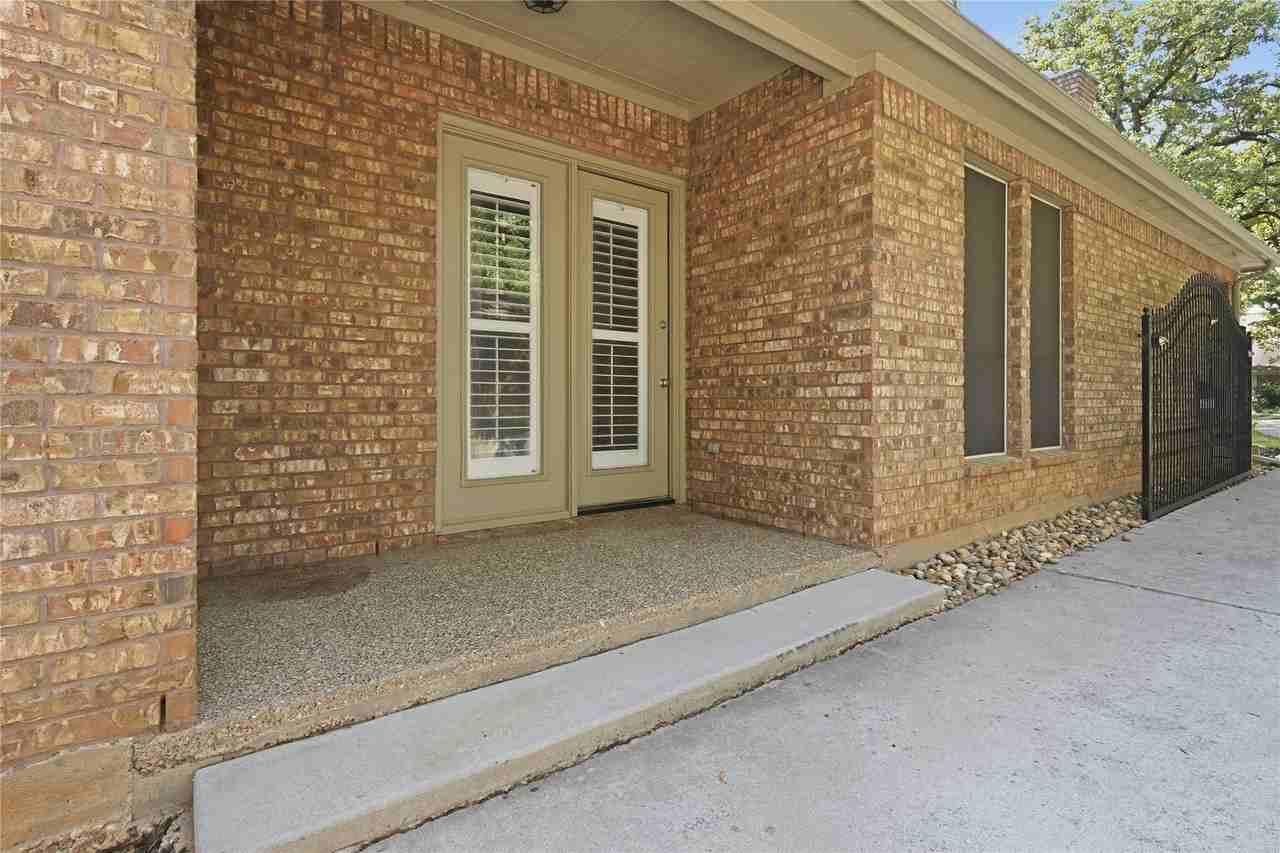 1408 Hampton Rd - Photo 4 of 38