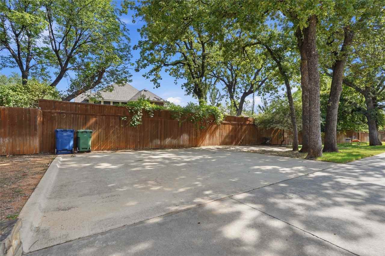 1408 Hampton Rd - Photo 6 of 38