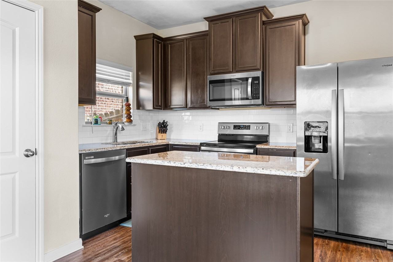 3005 Parker Rd - Photo 3 of 17