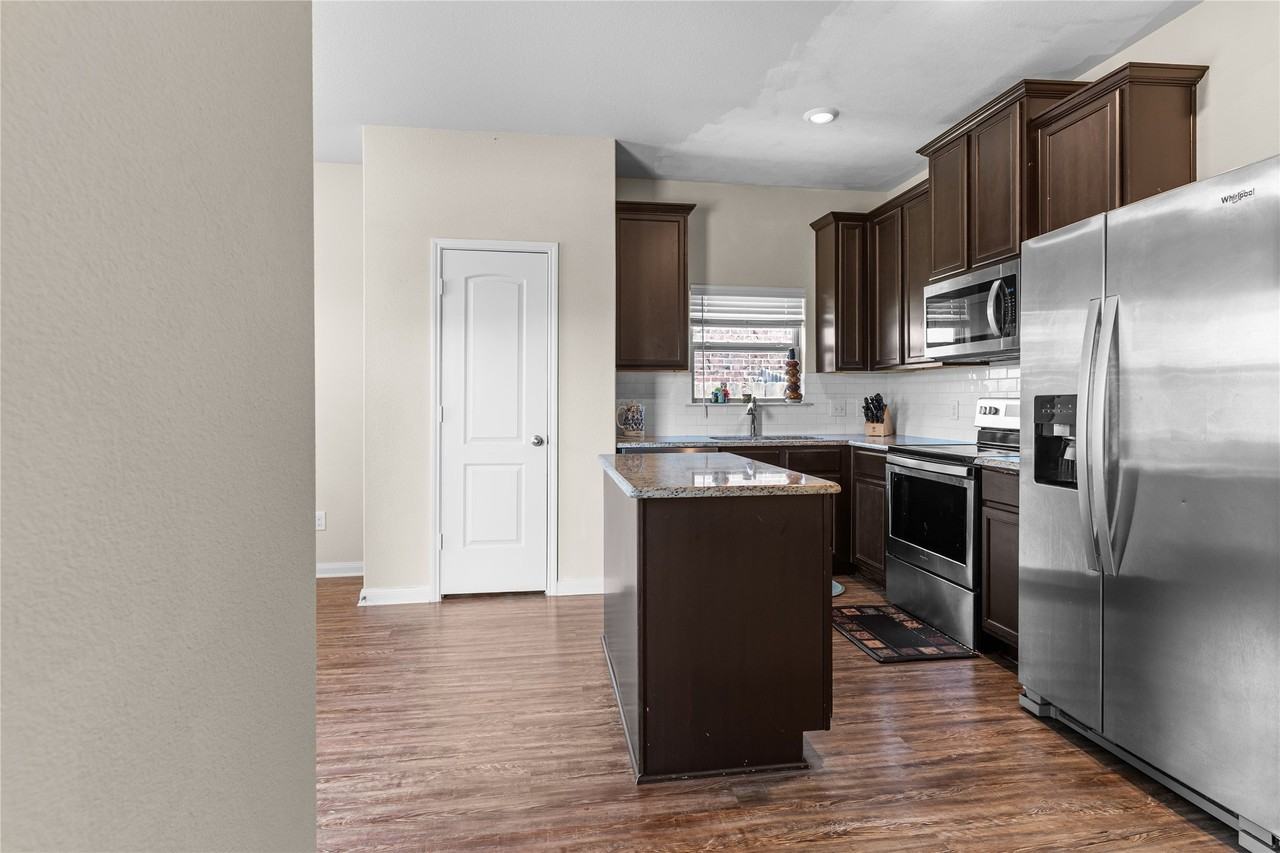 3005 Parker Rd - Photo 4 of 17