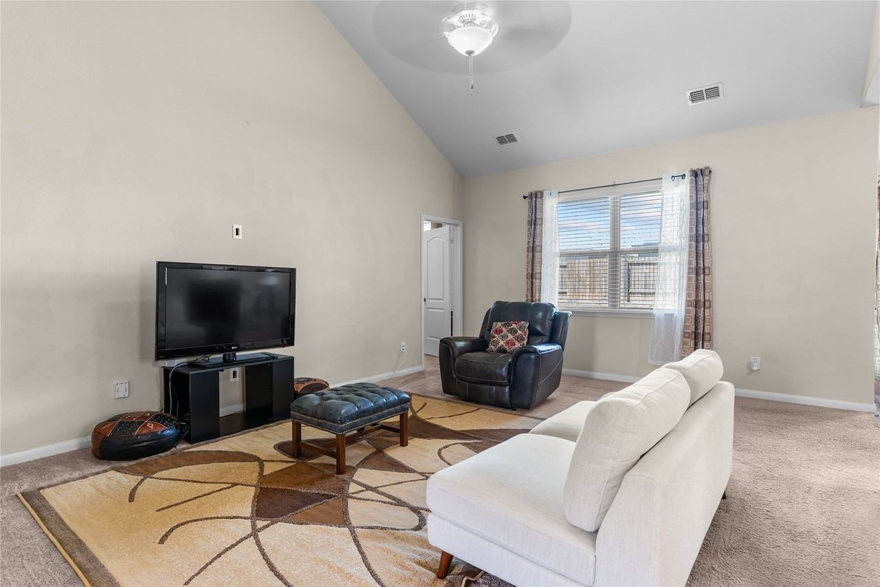 3005 Parker Rd - Photo 5 of 17