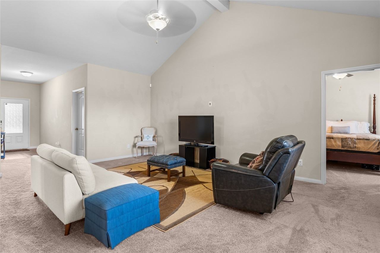 3005 Parker Rd - Photo 6 of 17
