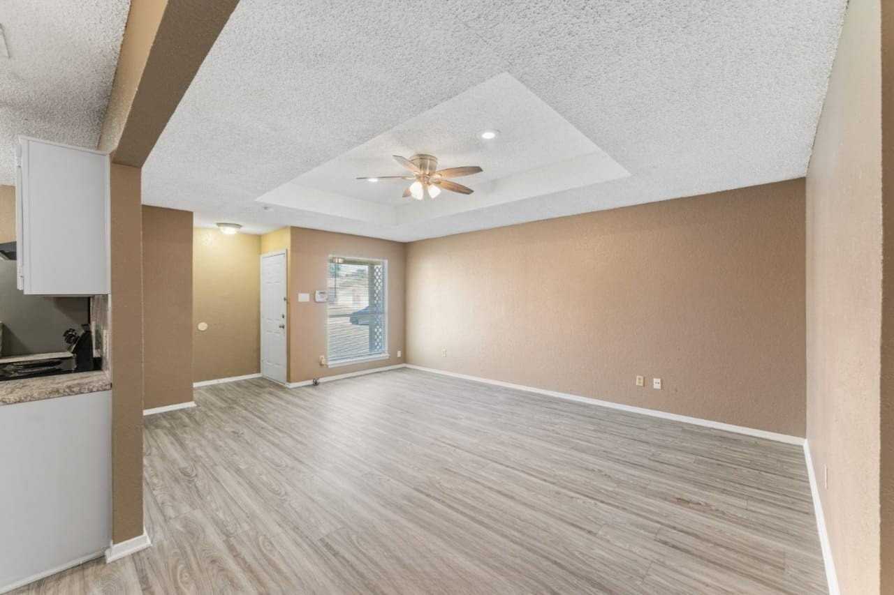 1809 San Rafael St - Photo 4 of 23