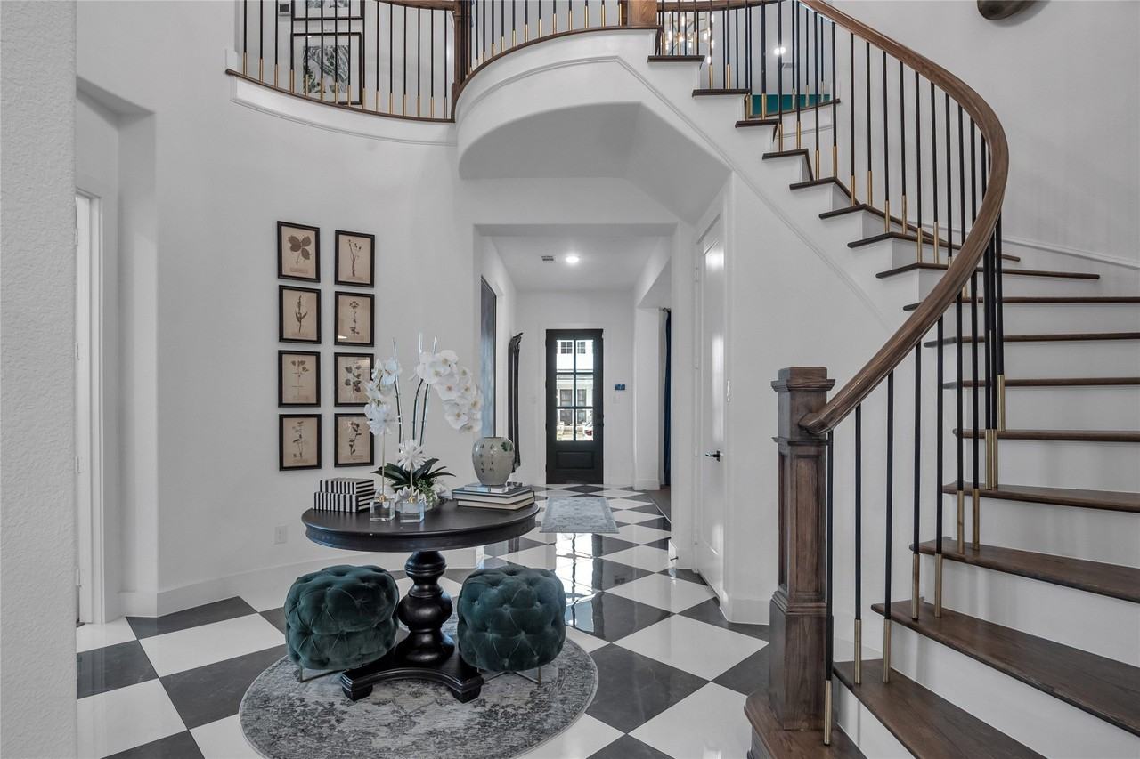 3804 Outpost Trl - Photo 2 of 31