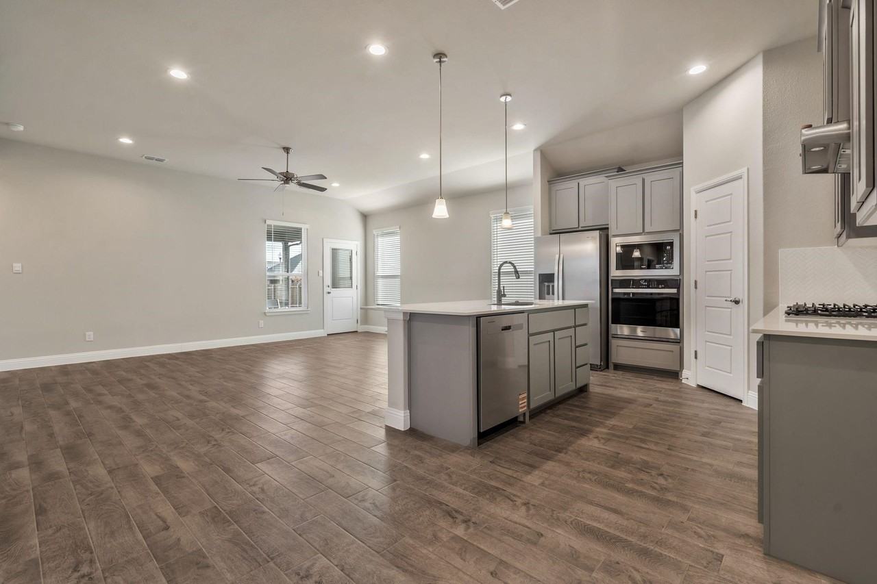 2615 Flycatcher Dr - Photo 4 of 18