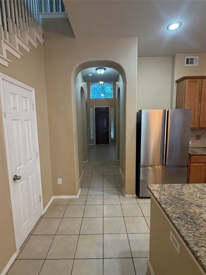 11490 La Grange Dr - Photo 5 of 29
