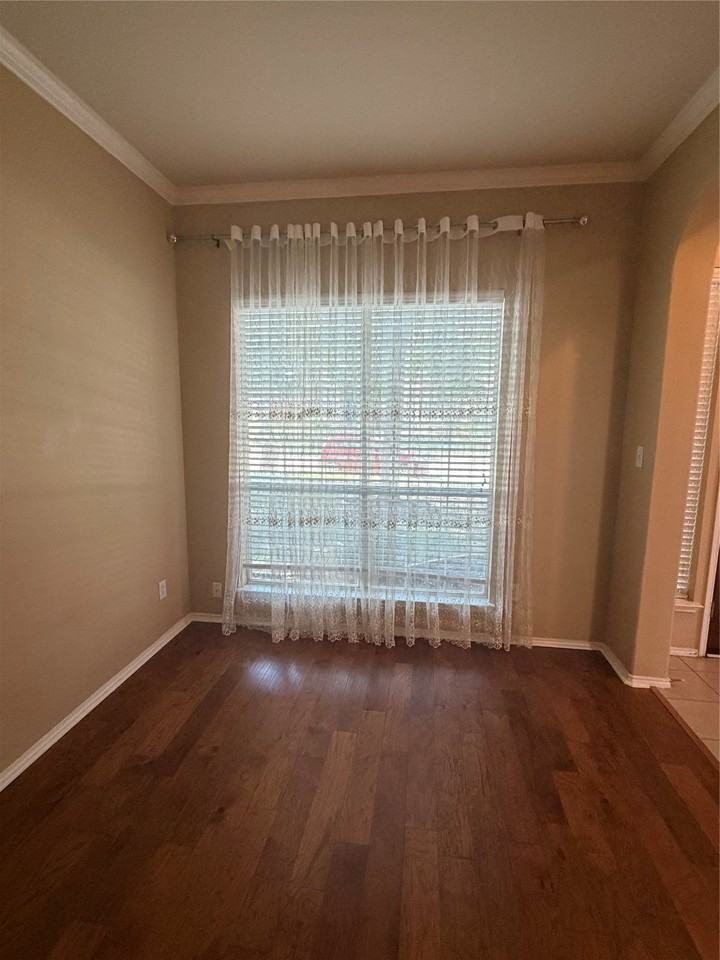 11490 La Grange Dr - Photo 6 of 29