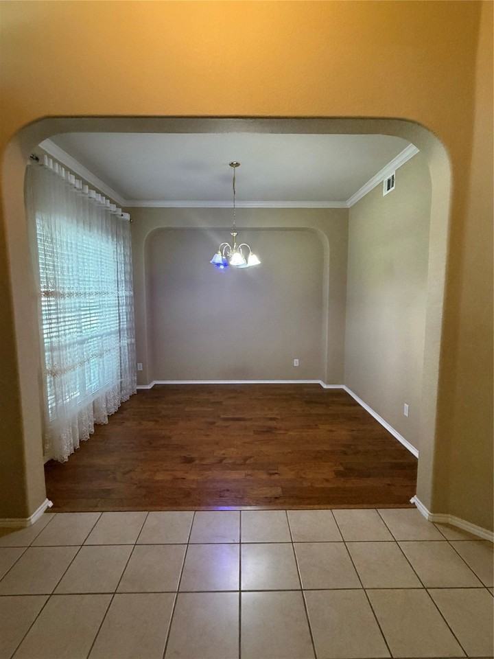 11490 La Grange Dr - Photo 5 of 27