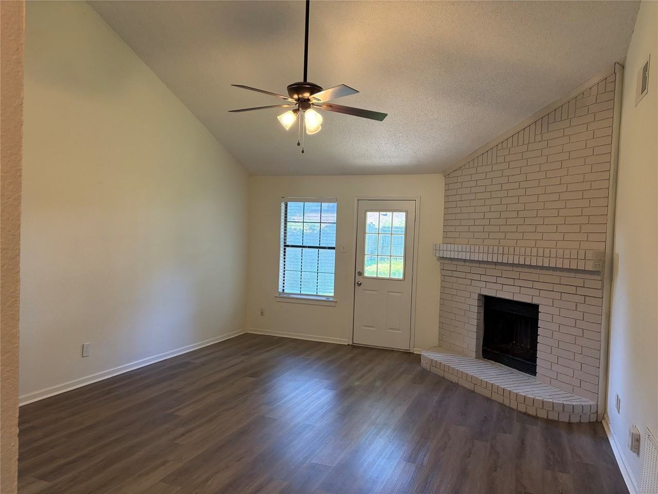 112 Cinnamon Ln - Photo 2 of 12