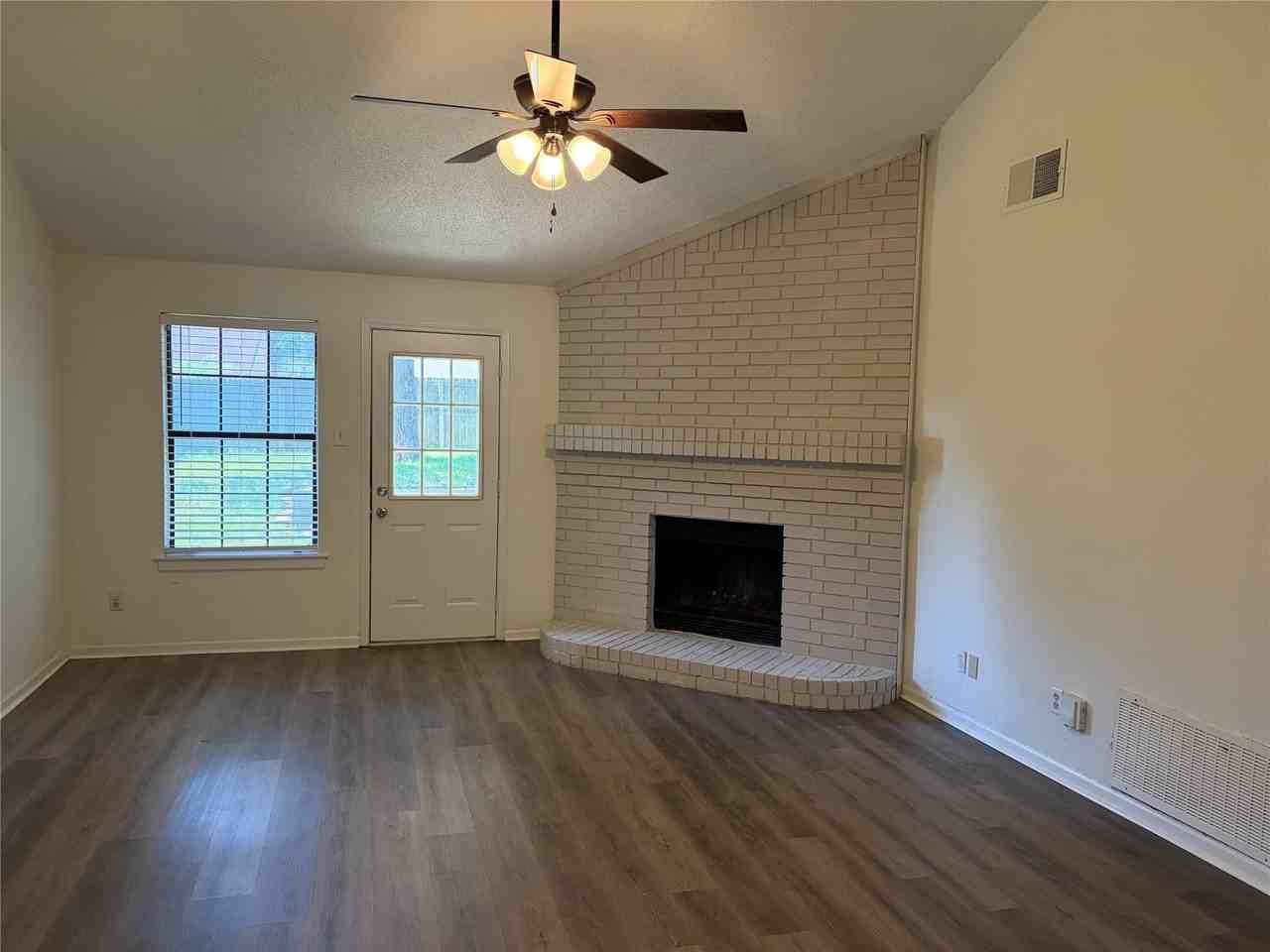 112 Cinnamon Ln - Photo 3 of 12