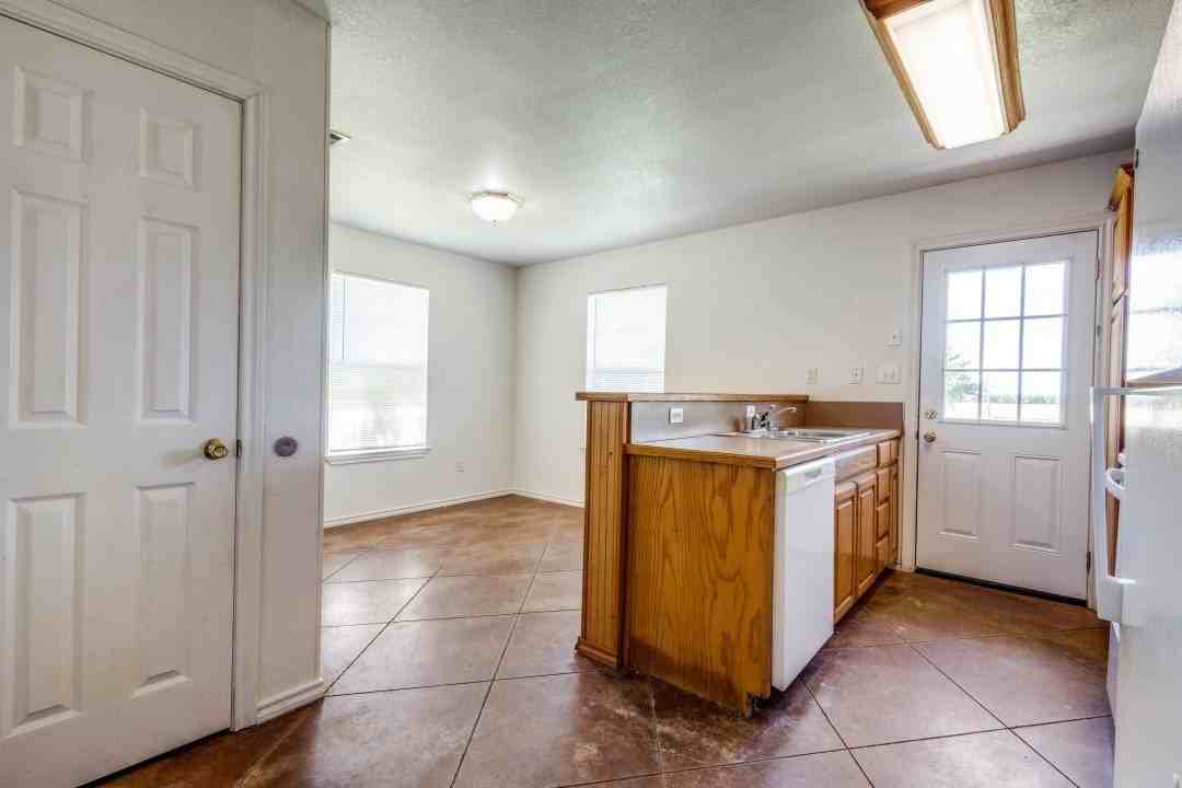 505 S Louisiana St - Photo 7 of 9