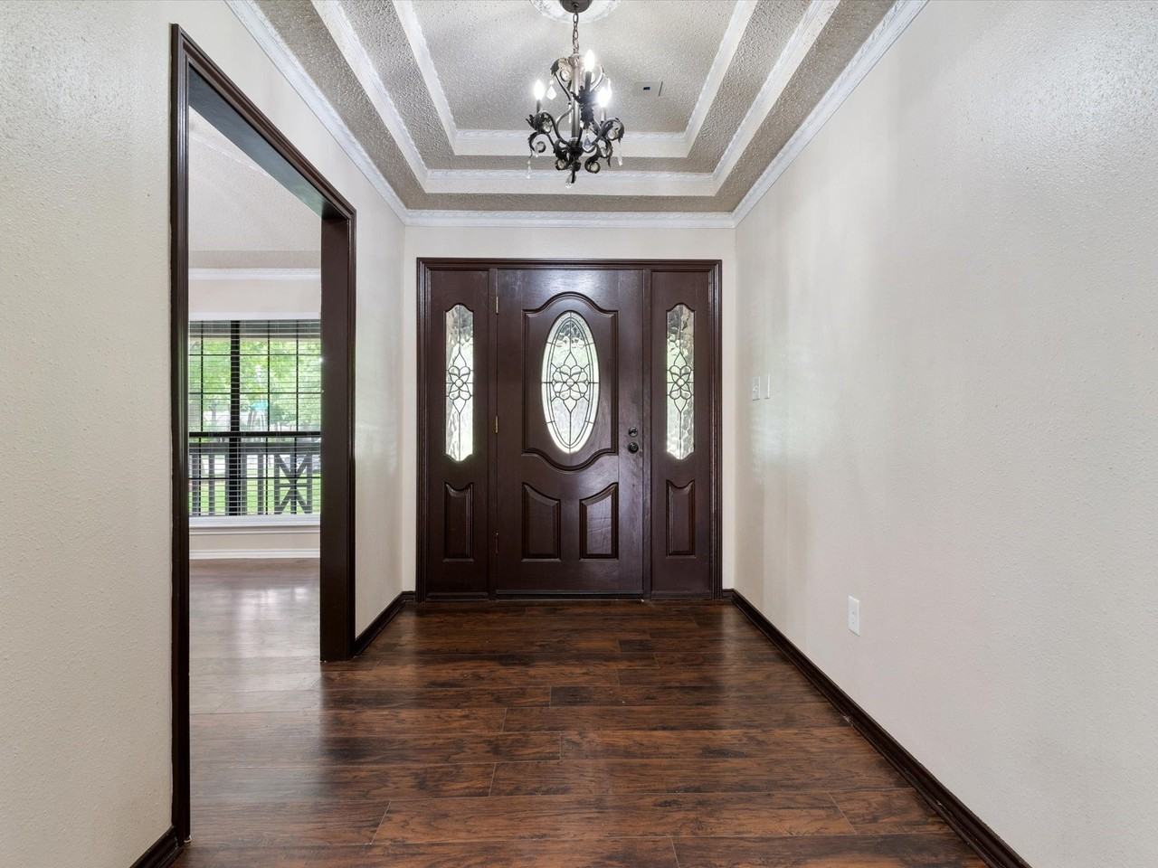 922 Beverly Ct - Photo 4 of 34