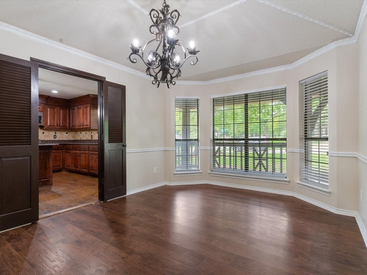 922 Beverly Ct - Photo 6 of 34
