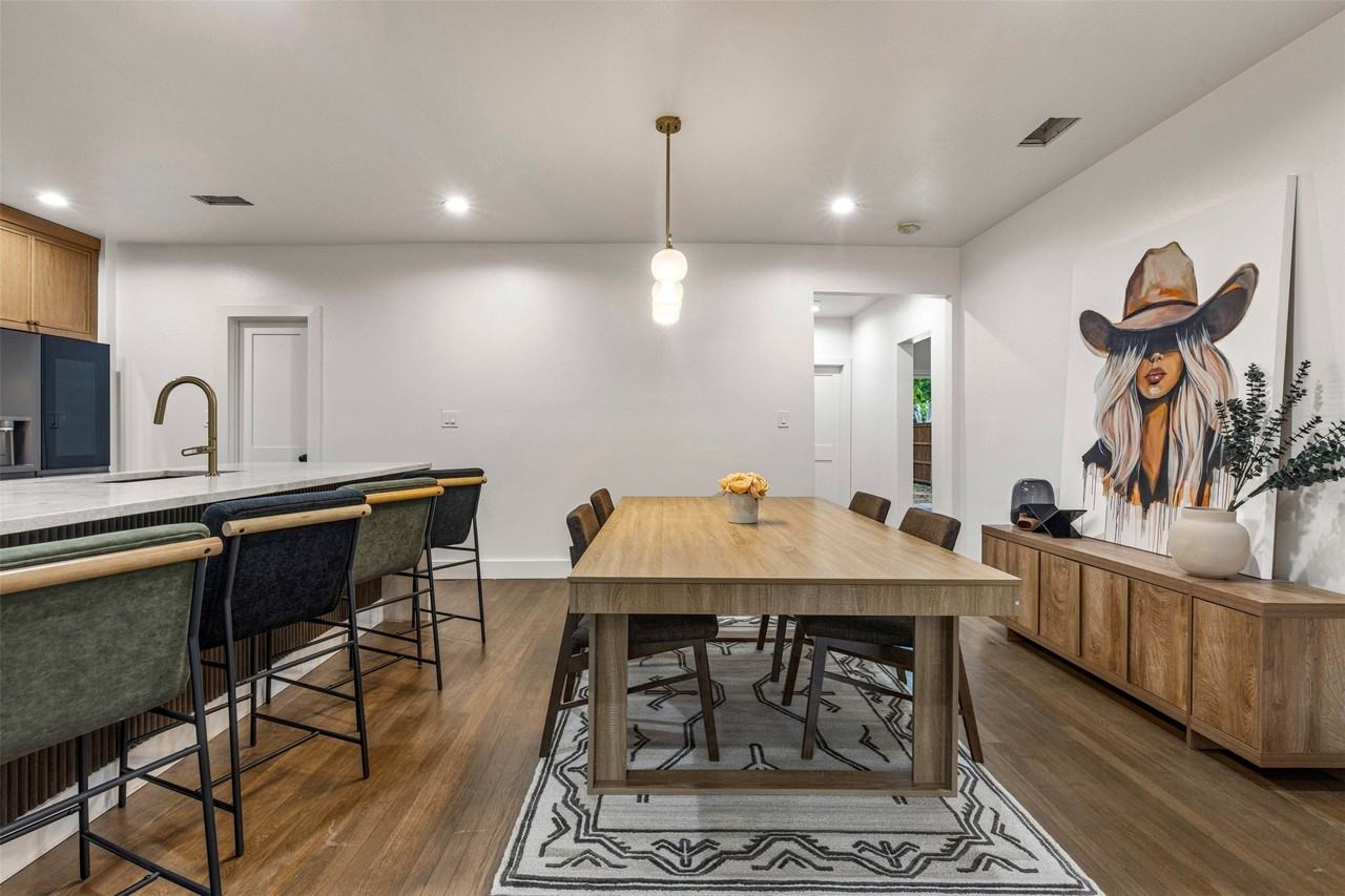 422 S Montreal Ave - Photo 7 of 27