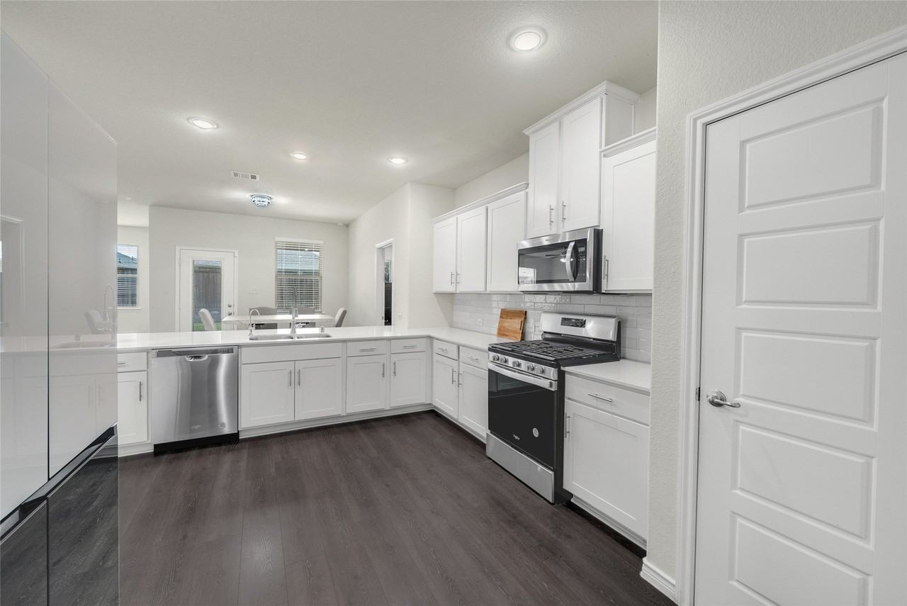 1117 Goldfinch Dr - Photo 6 of 33